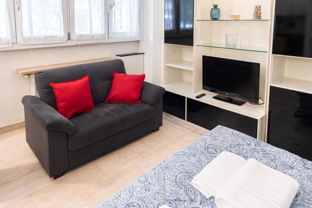 Accogliente Loft In Zona Monumentale/Cenisio Apartment Milan Bagian luar foto